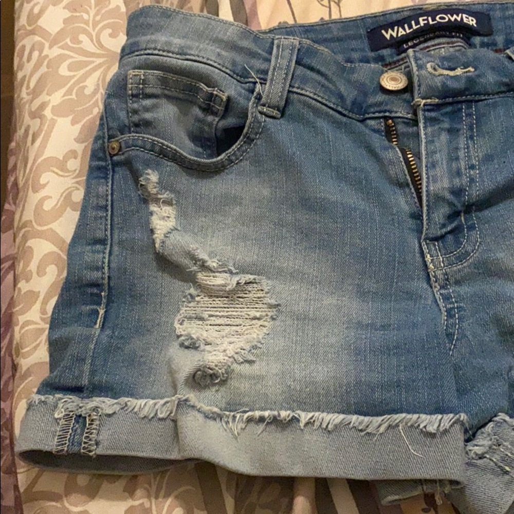 SHORTS(: - Picture 3 of 6